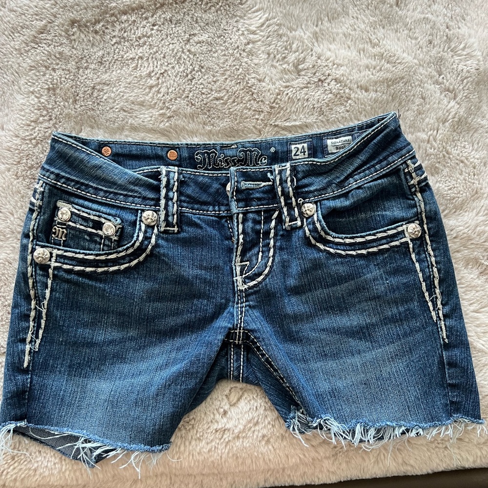 Miss Me Cut Off Short size 24